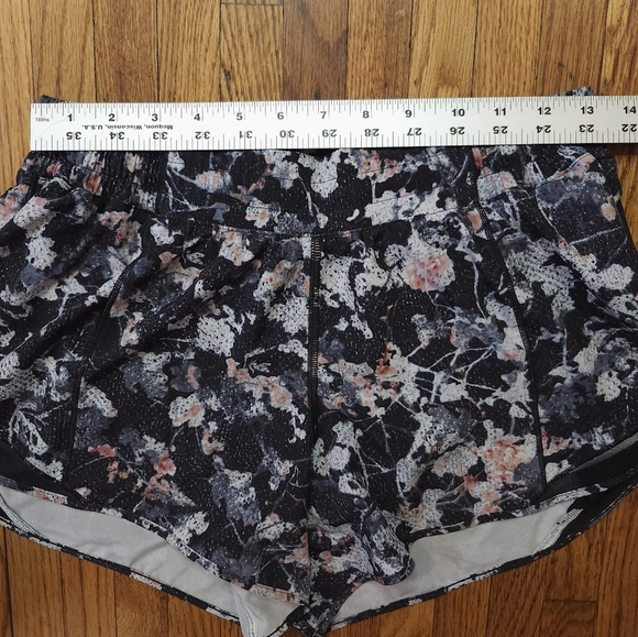 Lululemon Hotty Hot Shorts Women Size 10 Floral 4” Lined Athletic - Picture 3 of 7